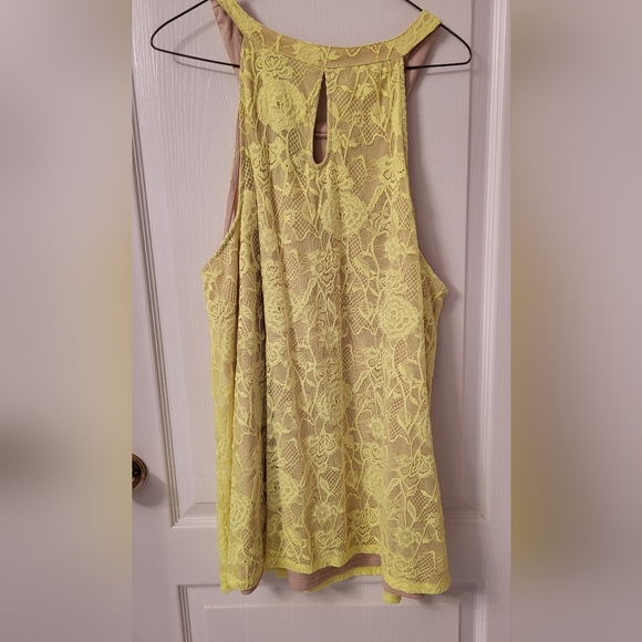 Stretch yellow lace tank top - Picture 2 of 3